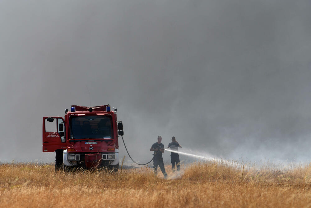 <p>Na teren su izašli svi raspoloživi kapacitieti Službe zaštite i spašavanja Glavnog grada</p>