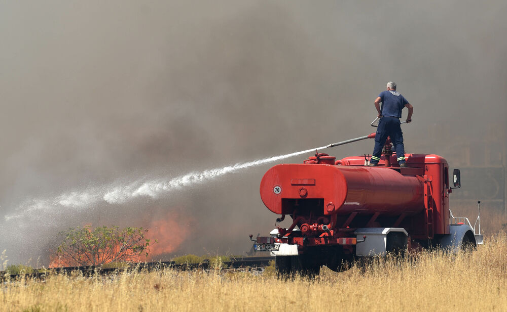 <p>Na teren su izašli svi raspoloživi kapacitieti Službe zaštite i spašavanja Glavnog grada</p>