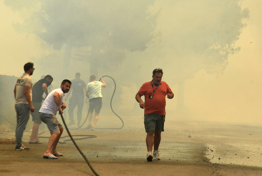 <p>Na teren su izašli svi raspoloživi kapacitieti Službe zaštite i spašavanja Glavnog grada</p>