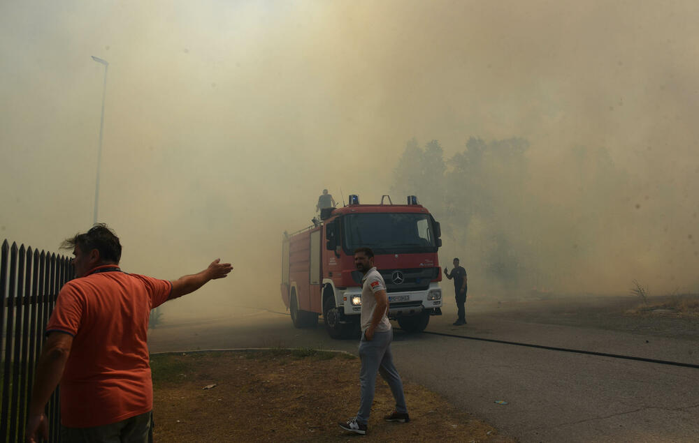 <p>Na teren su izašli svi raspoloživi kapacitieti Službe zaštite i spašavanja Glavnog grada</p>