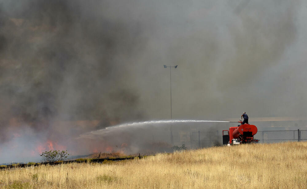 <p>Na teren su izašli svi raspoloživi kapacitieti Službe zaštite i spašavanja Glavnog grada</p>