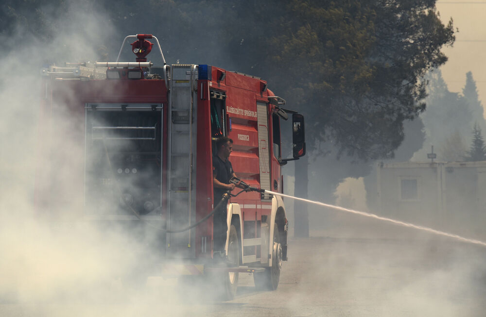<p>Na teren su izašli svi raspoloživi kapacitieti Službe zaštite i spašavanja Glavnog grada</p>