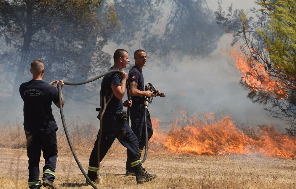 <p>Na teren su izašli svi raspoloživi kapacitieti Službe zaštite i spašavanja Glavnog grada</p>