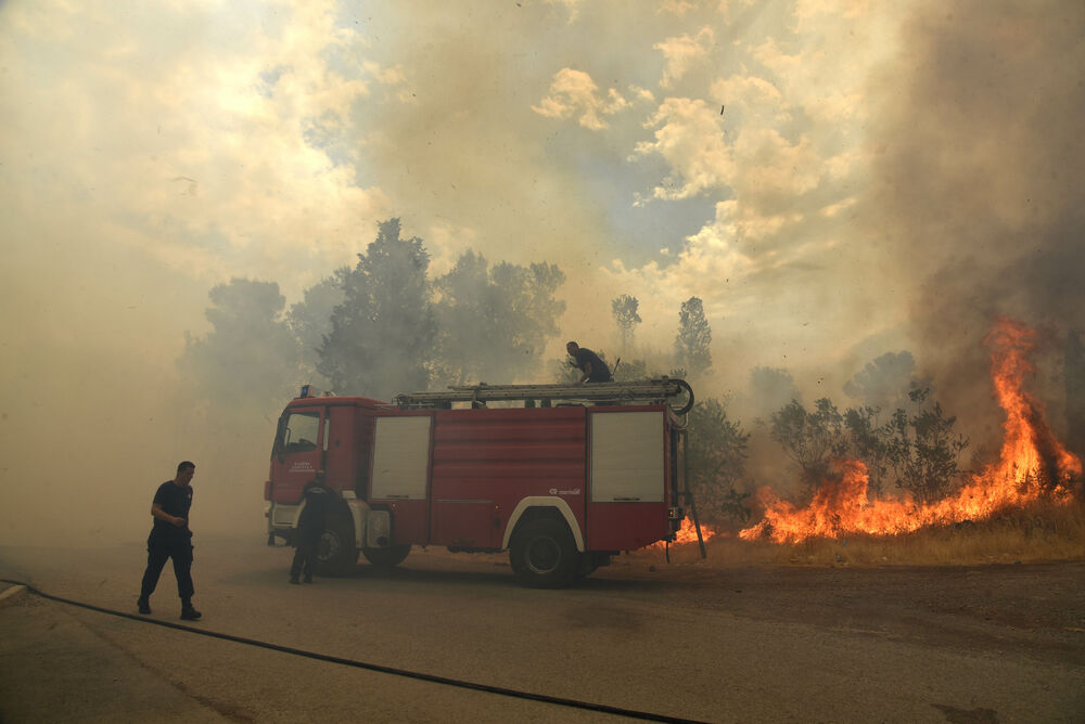 <p>Na teren su izašli svi raspoloživi kapacitieti Službe zaštite i spašavanja Glavnog grada</p>