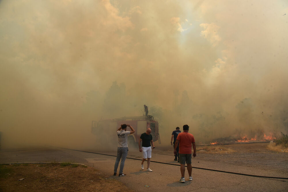 <p>Na teren su izašli svi raspoloživi kapacitieti Službe zaštite i spašavanja Glavnog grada</p>