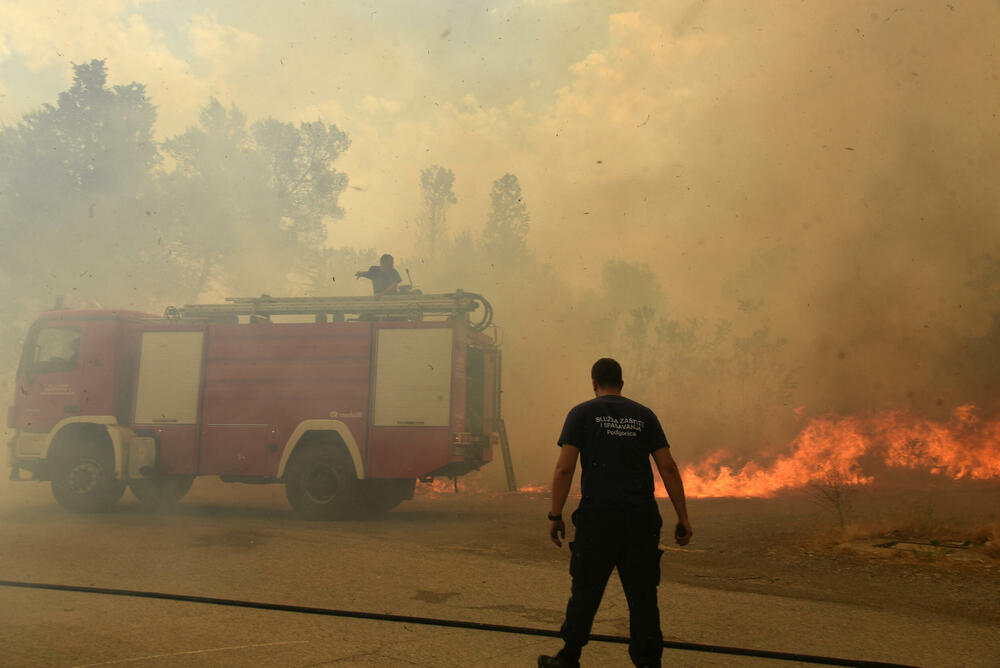 <p>Na teren su izašli svi raspoloživi kapacitieti Službe zaštite i spašavanja Glavnog grada</p>