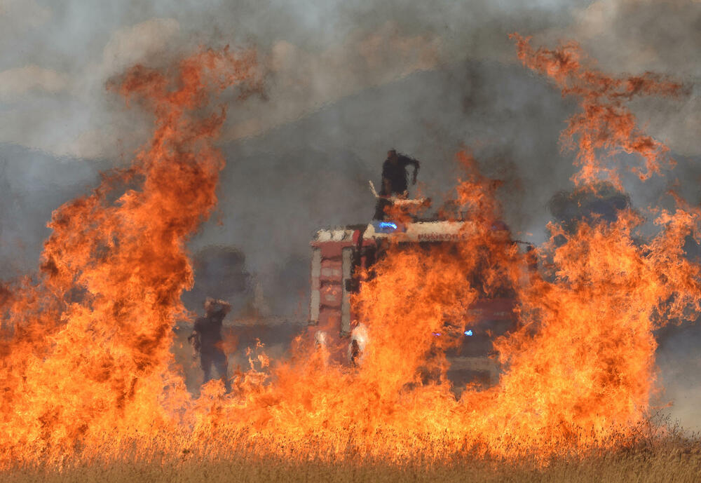 <p>Na teren su izašli svi raspoloživi kapacitieti Službe zaštite i spašavanja Glavnog grada</p>