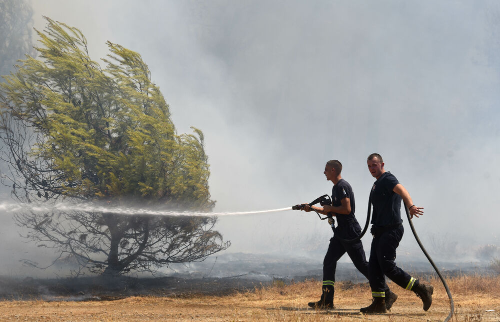 <p>Na teren su izašli svi raspoloživi kapacitieti Službe zaštite i spašavanja Glavnog grada</p>
