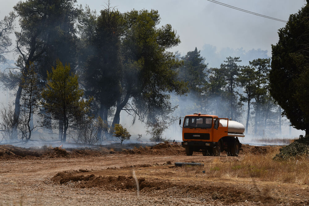 <p>Na teren su izašli svi raspoloživi kapacitieti Službe zaštite i spašavanja Glavnog grada</p>