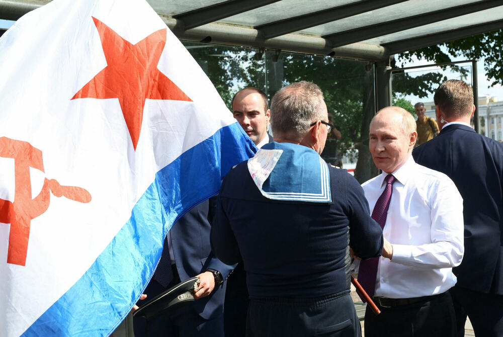 <p>"Danas ovaj praznik obilježavamo u radnom okruženju – provjeravamo borbenu spremnost flote“, rekao je Putin u video-obraćanju</p>