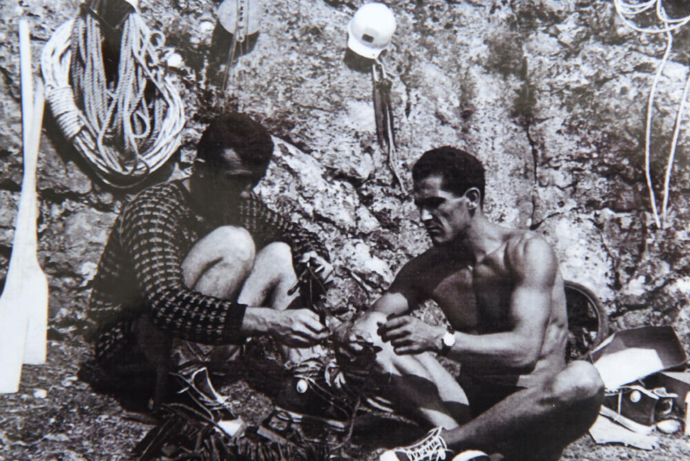 Stevan Vujičić i Nikola Šunja Mrvaljević u kanjonu Nevidio tokom prvog prolaska (iz izdanja povodom 50 godina)