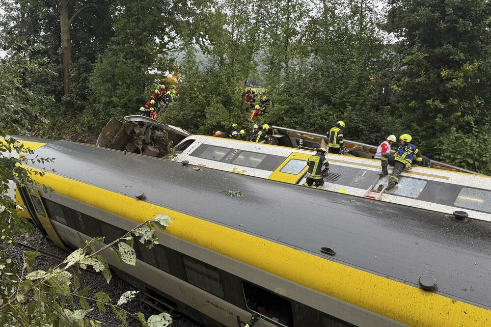 Sa mjesta nesreće, Foto: Beta/AP