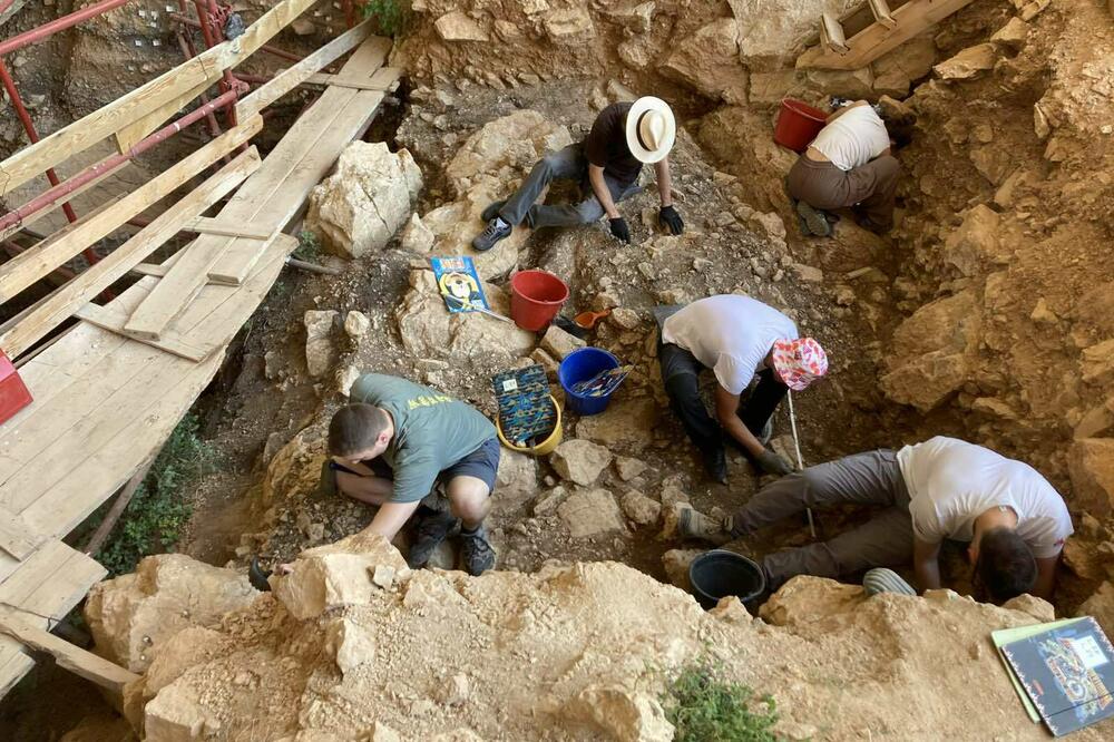 Arheološka istraživanja na Crvenoj stijeni, Foto: Mile Baković