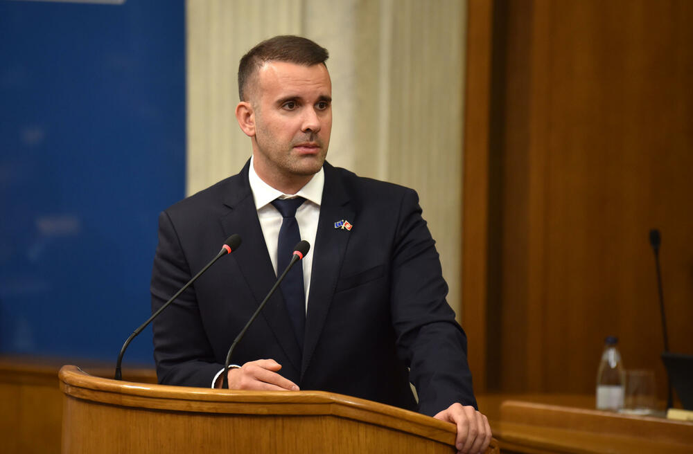 Spajić čestitao početak školske godine: Položaj zaposlenih...