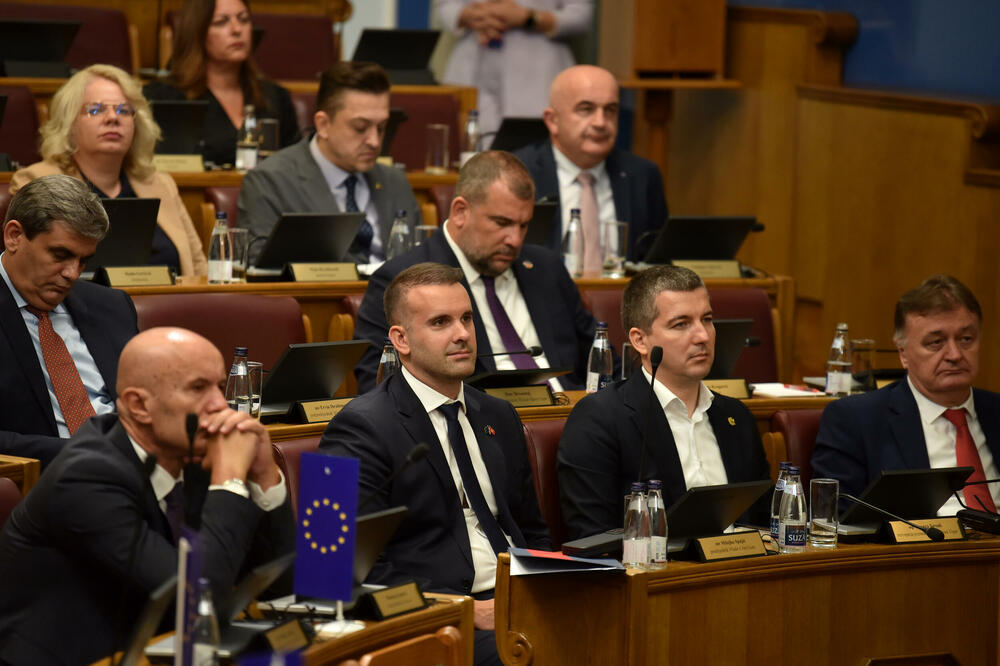 Detalj sa premijerskog sata, Foto: Boris Pejović