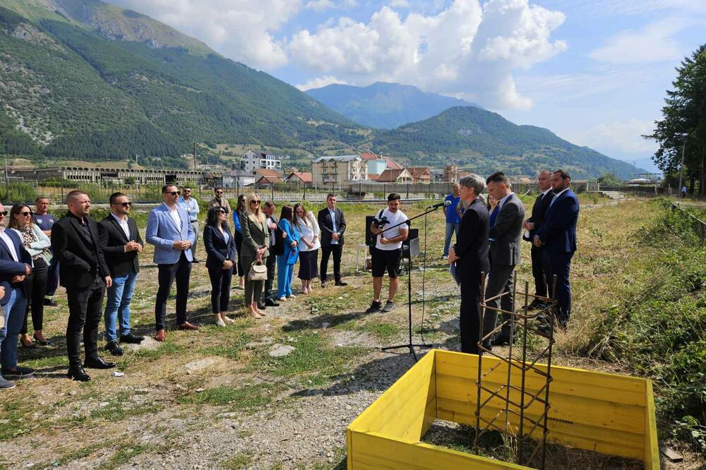 U Gusinju postavljen kamen temeljac za višenamjenski objekat, Foto: Ministarstvo socijalnog staranja, brige o porodici i demografije