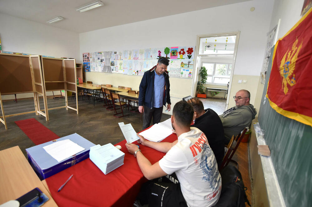 Istorijske reforme ili tek započeti posao: Detalj s nedavnih izbora u Herceg Novom (Ilustracija), Foto: BORIS PEJOVIC