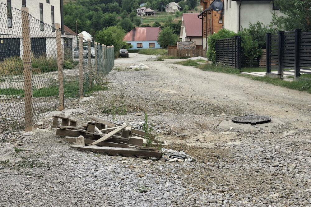 Mještani tvrde da se uzalud obraćaju Opštini, Foto: Dragana Šćepanović