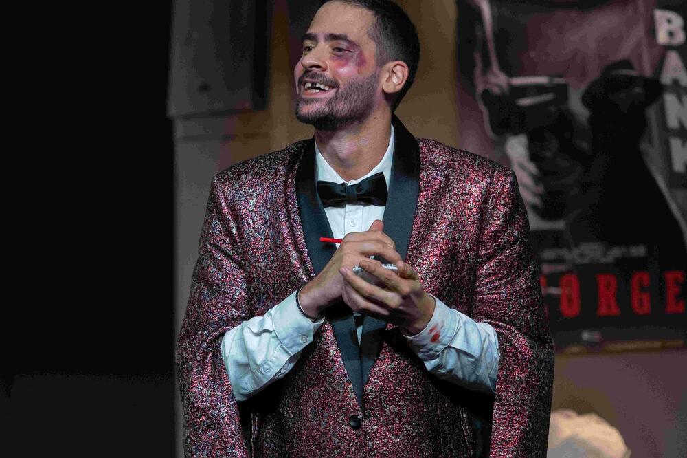 Nikolić kao Kelner u "Radovanu Trećem", Foto: Grad teatar