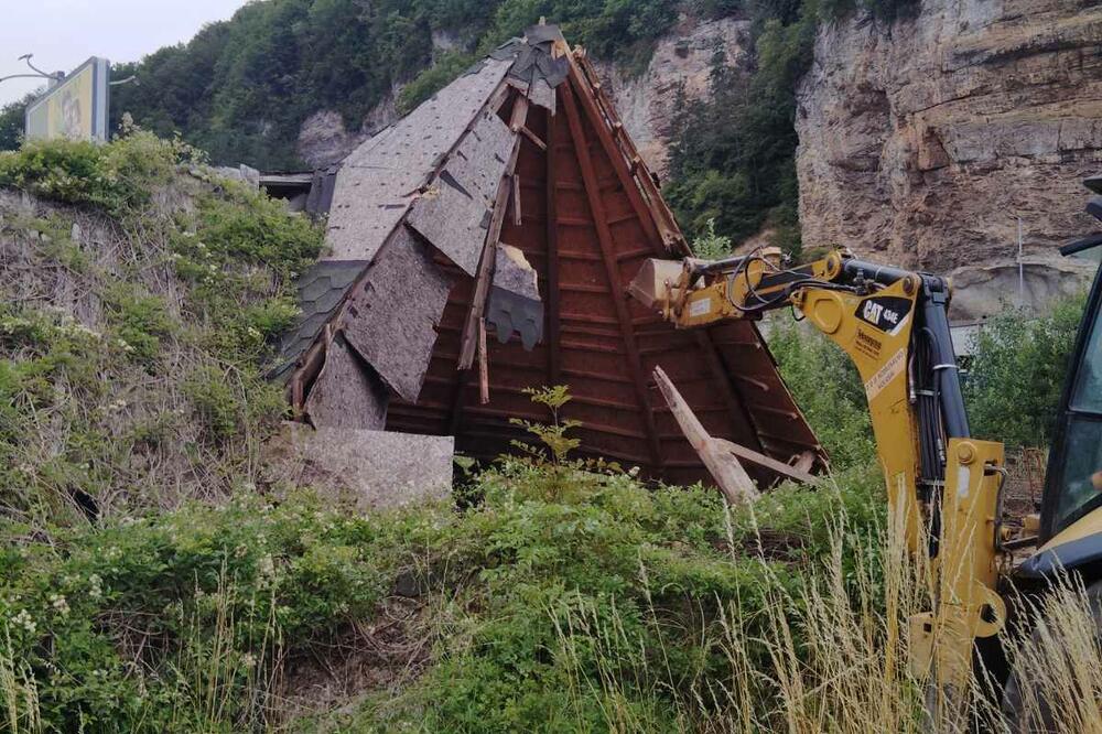 Sa uklanjanja objekta na ulazu u grad, Foto: Dragana Šćepanović