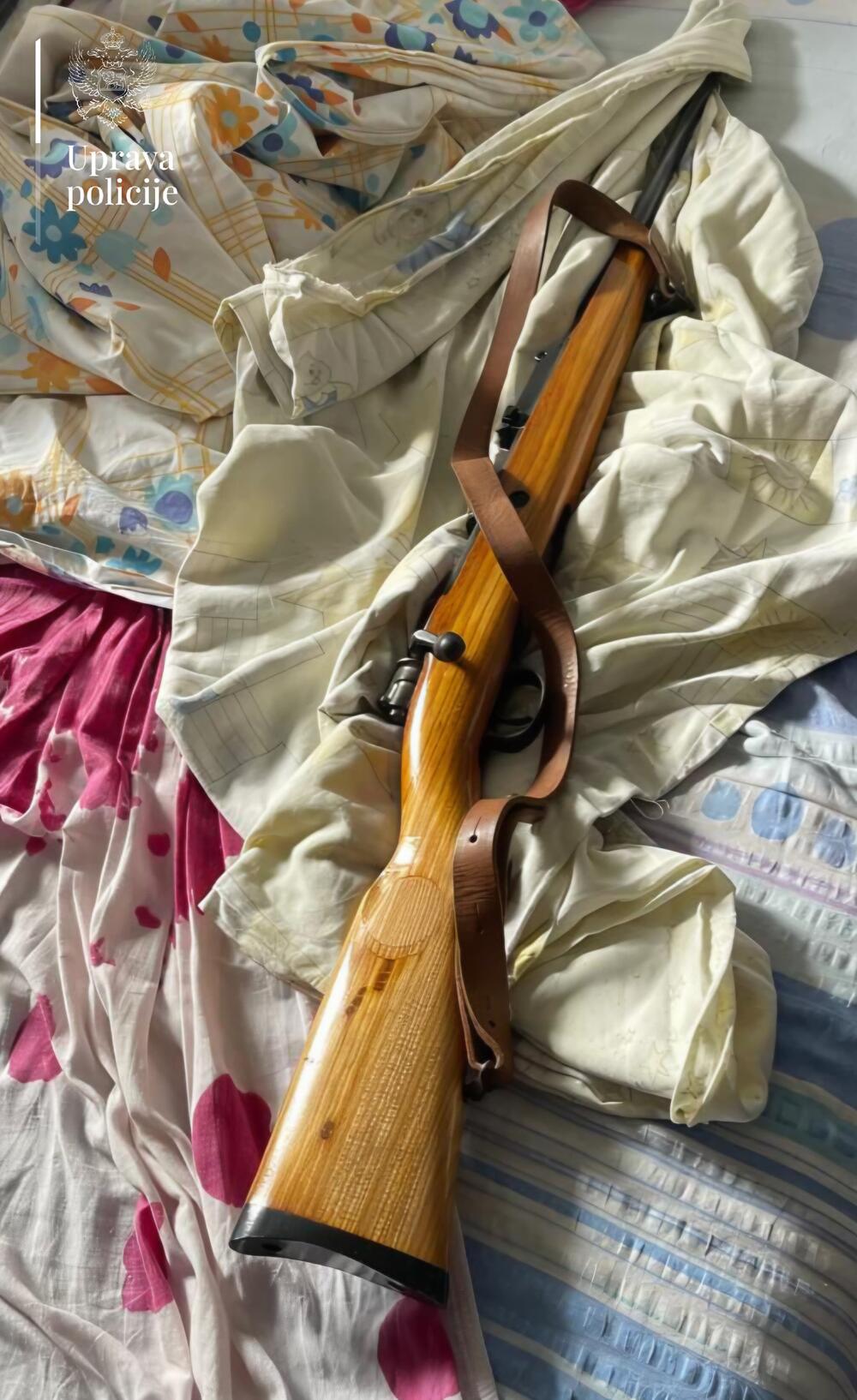 Policija v Podgorici zasegla nezakonito orožje in aretirala osumljenca