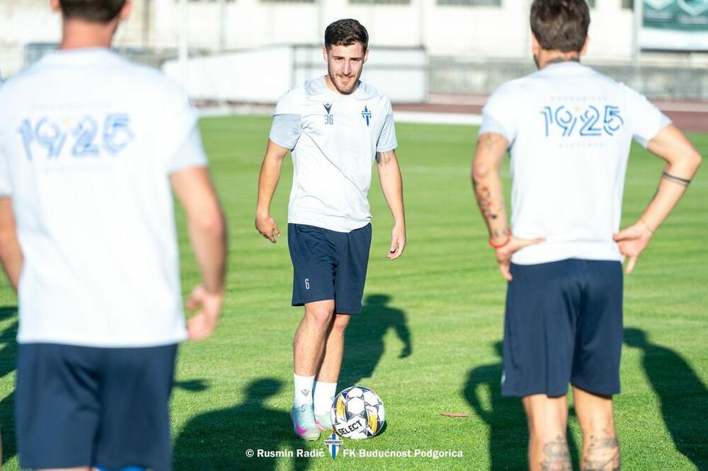 <p>Fudbaleri Budućnosti odradili su večeras u Kišinjevu trening pred sjutrašnju (19) revanš utakmicu protiv Milsamija u Orheju, u drugom kolu kvalifikacija za Ligu konferencije</p>