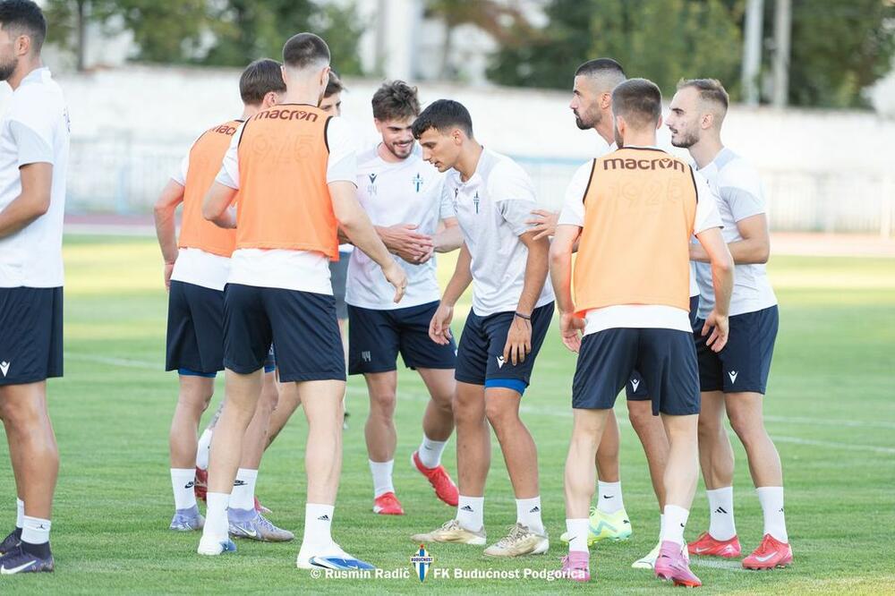 <p>Fudbaleri Budućnosti odradili su večeras u Kišinjevu trening pred sjutrašnju (19) revanš utakmicu protiv Milsamija u Orheju, u drugom kolu kvalifikacija za Ligu konferencije</p>