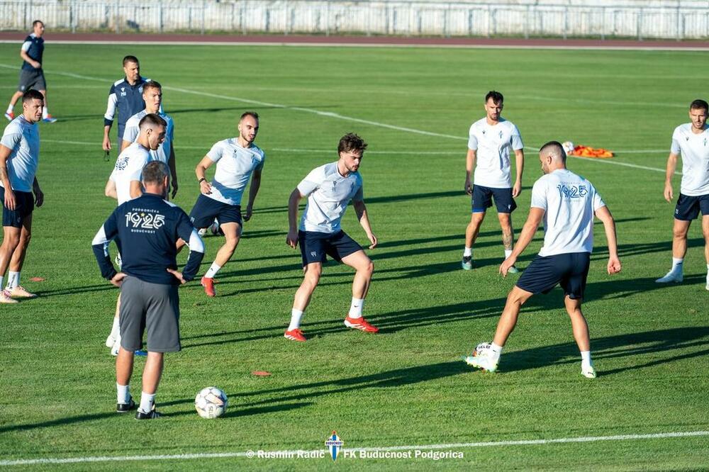 <p>Fudbaleri Budućnosti odradili su večeras u Kišinjevu trening pred sjutrašnju (19) revanš utakmicu protiv Milsamija u Orheju, u drugom kolu kvalifikacija za Ligu konferencije</p>