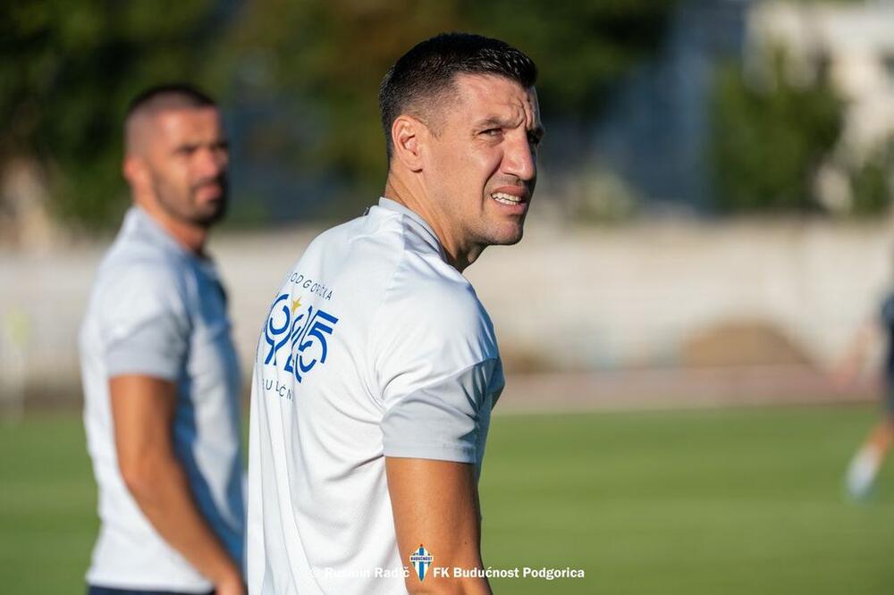 <p>Fudbaleri Budućnosti odradili su večeras u Kišinjevu trening pred sjutrašnju (19) revanš utakmicu protiv Milsamija u Orheju, u drugom kolu kvalifikacija za Ligu konferencije</p>
