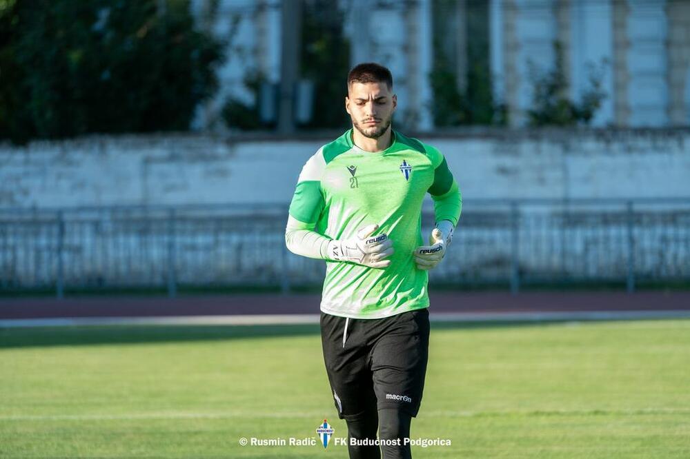 <p>Fudbaleri Budućnosti odradili su večeras u Kišinjevu trening pred sjutrašnju (19) revanš utakmicu protiv Milsamija u Orheju, u drugom kolu kvalifikacija za Ligu konferencije</p>