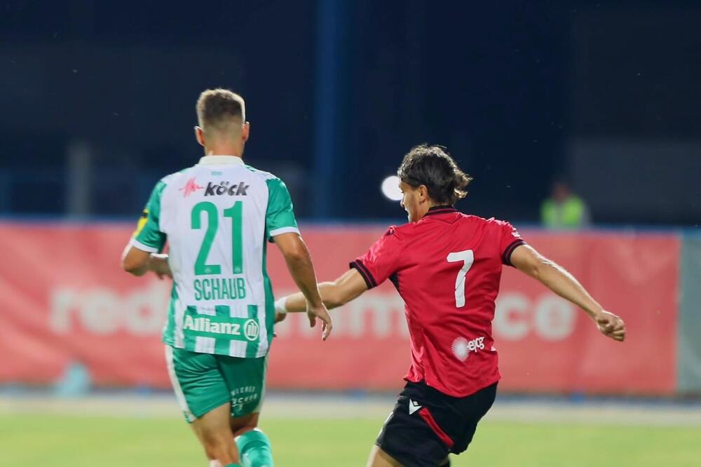 Draško Božović na prvom meču protiv Rapida, Foto: FK Dečić