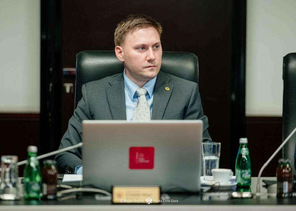 Črnogorski minister zdravja Šimun poudarja pomen imunizacije kot družbene odgovornosti