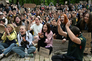 Zelenski se povukao pod pritiskom građana i EU
