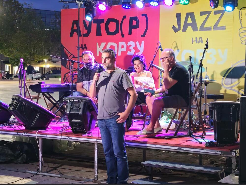 <p>Nikšićki Trg slobode pretvoren u magičnu pozornicu: Otvaranje SyNK Festa uz koncert Beti Đorđević i razgovore o muzici koja ne poznaje granice</p>