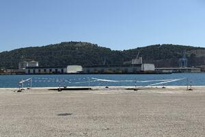 Zbog urušavanja na doku u Luci Bar obustavljene trajektne linije...