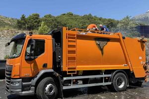 Zapalilo se vozilo Komunalnog u Budvi, uzrok požara nesavjesno...