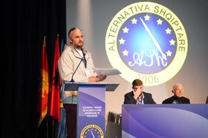 Dušaj: Milatoviću, kad bih mogao, izbio bih te prutom, u Malesiju...