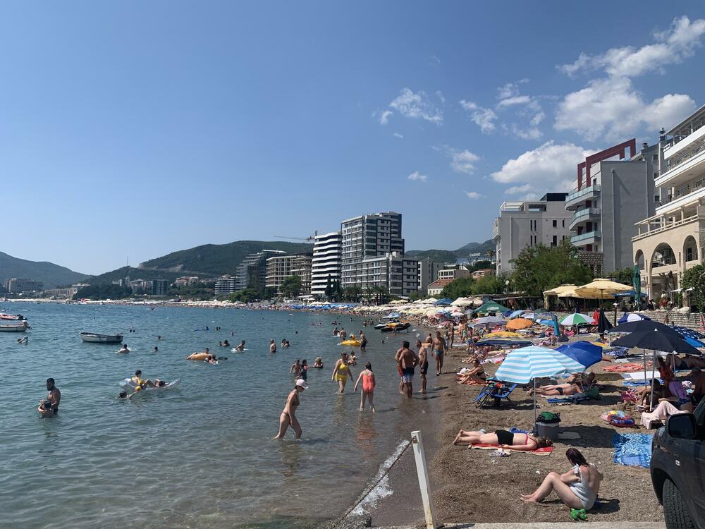 Gradnja tik uz plažu: Detalj iz Rafailovića