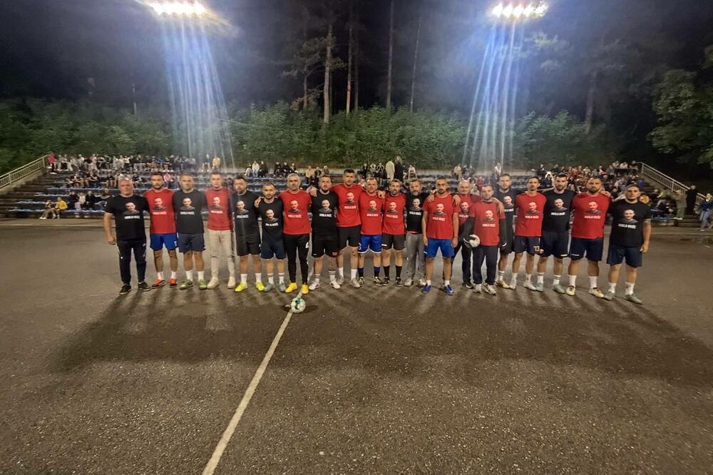 Obje ekipe igrale su u dresovima sa likom tragično stradalog šampiona turnira, Foto: NVO Nikada vas nećemo zaboraviti