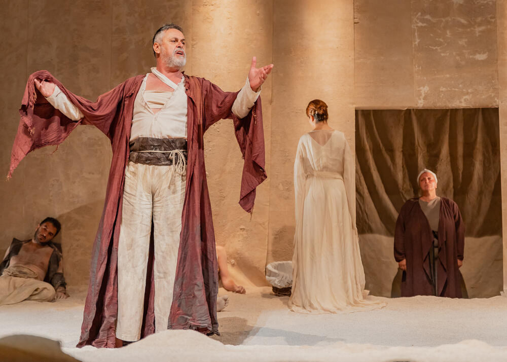 Popović u ulozi Hasanage