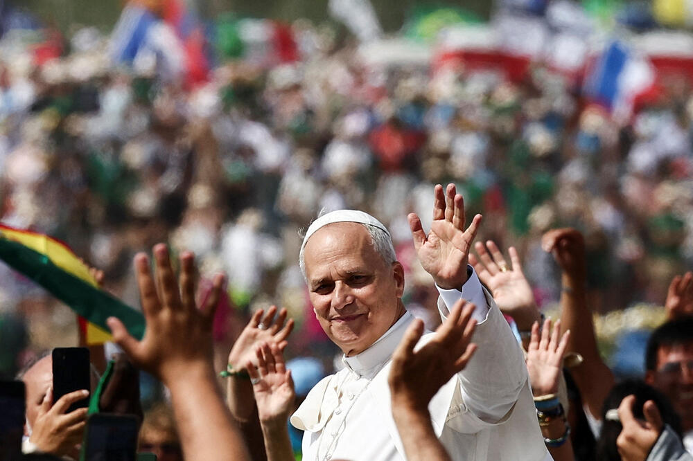 Papa Lav XIV pozdravlja vjernike, Foto: REUTERS