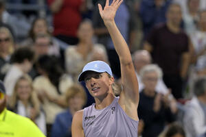 Švjontek i Anisimova eliminisane u osmini finala turnira u...