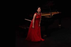 Notama pokorila Brodvej, analizama Brisel