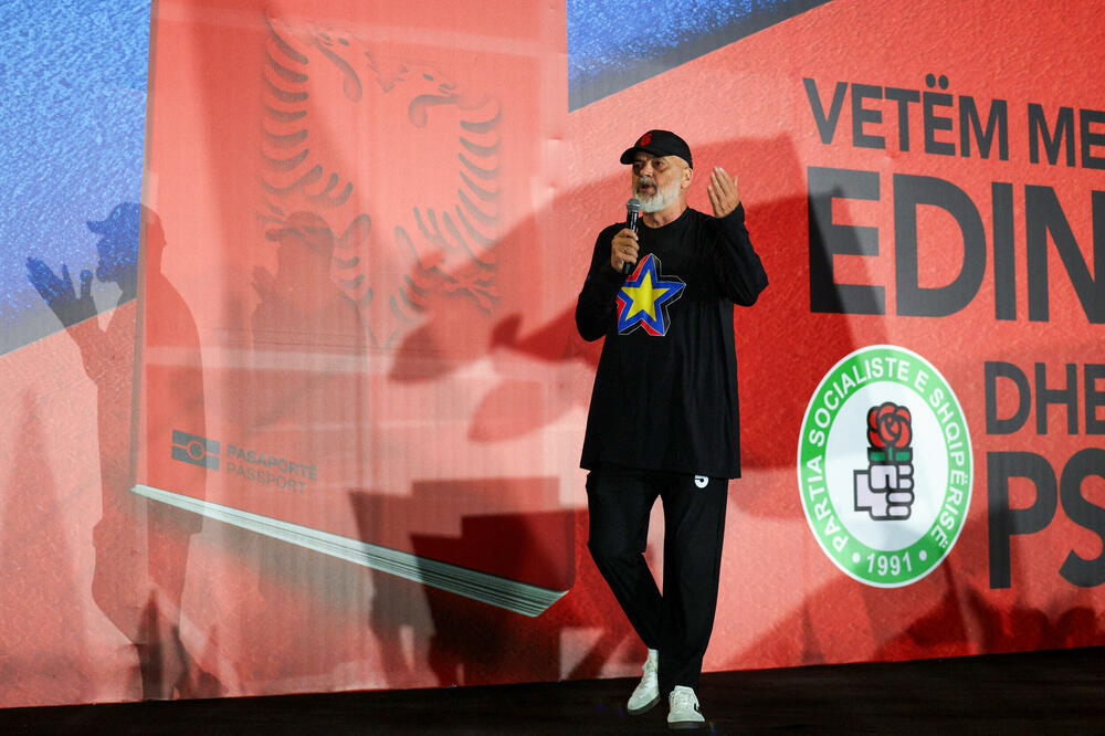 Neki ga optužuju da pokušava da skrene pažnju sa stvarnih problema: Edi Rama, Foto: Reuters