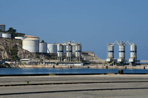 Ako se ne dogovore, čuvaće gorivo kod komšija: Država počinje...