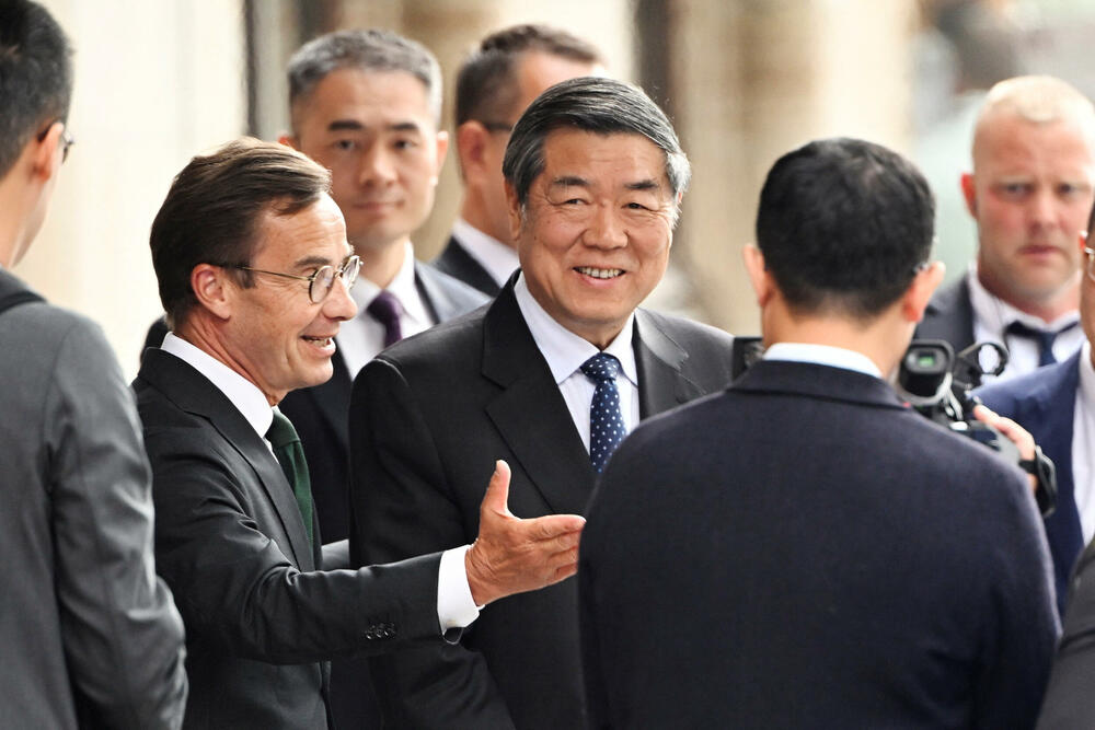 Švedski premier Ulf Kristersson kritiziran zaradi uporabe umetne inteligence