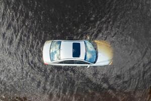 Auto sletio u more u Perastu