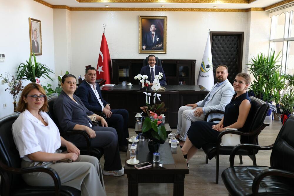 <p>"Crna Gora i Turska imaju odlične odnose kao prijateljske zemlje i saveznice u NATO savezu, a Crna Gora teži i članstvu u Evropskoj uniji. Naše iseljeništvo u Turskoj može biti snažan pokretač ekonomske i kulturne saradnje, te dodatno osnažiti postojeće veze”, kazao predsjednik Bošnjačkog demokratskog pokreta</p>