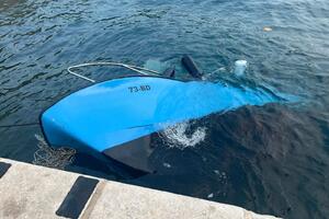 Potonuo turistički gliser, putnici se razbježali prije dolaska...