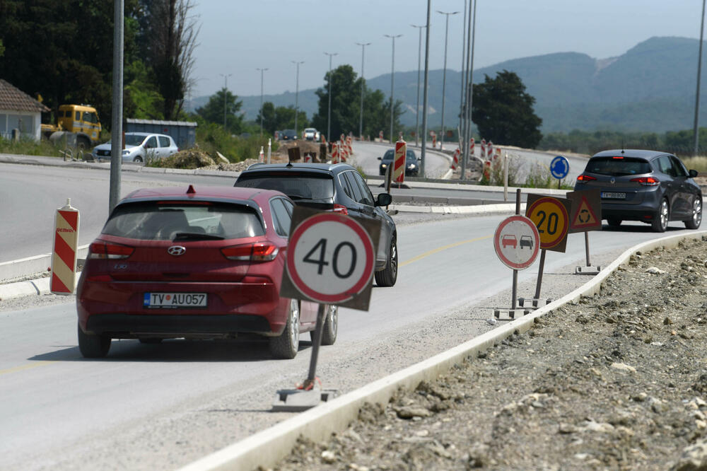 Ugovor sa konsultantom se aneksira po treći put: Bulevar Tivat-Jaz, Foto: BORIS PEJOVIC